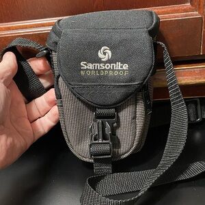 Samsonite vintage Black and Tan camera shoulder or Belt Bag